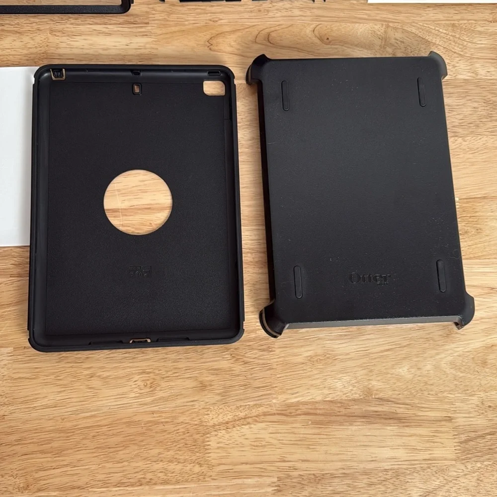 NEW OtterBox Black defender series Tablet Case with Adjustable Stand